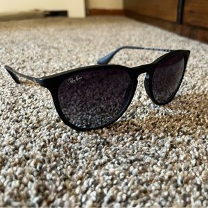 Black Rayban Erika classic sunglasses